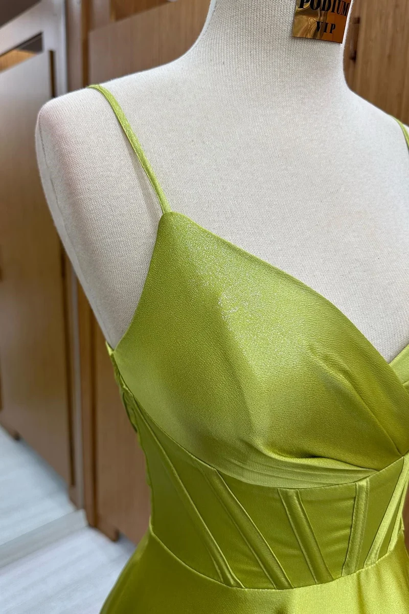 Robe de bal formelle longue trapèze à lacets vert olive