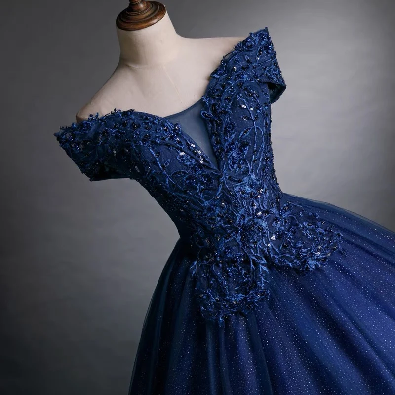 Robe de Quinceanera bouffante à épaules dénudées bleu marine, ornée d'appliques en dentelle