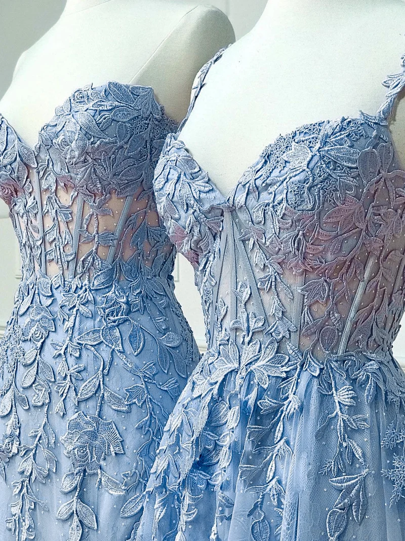 Robe de bal en dentelle transparente bleu poussiéreux