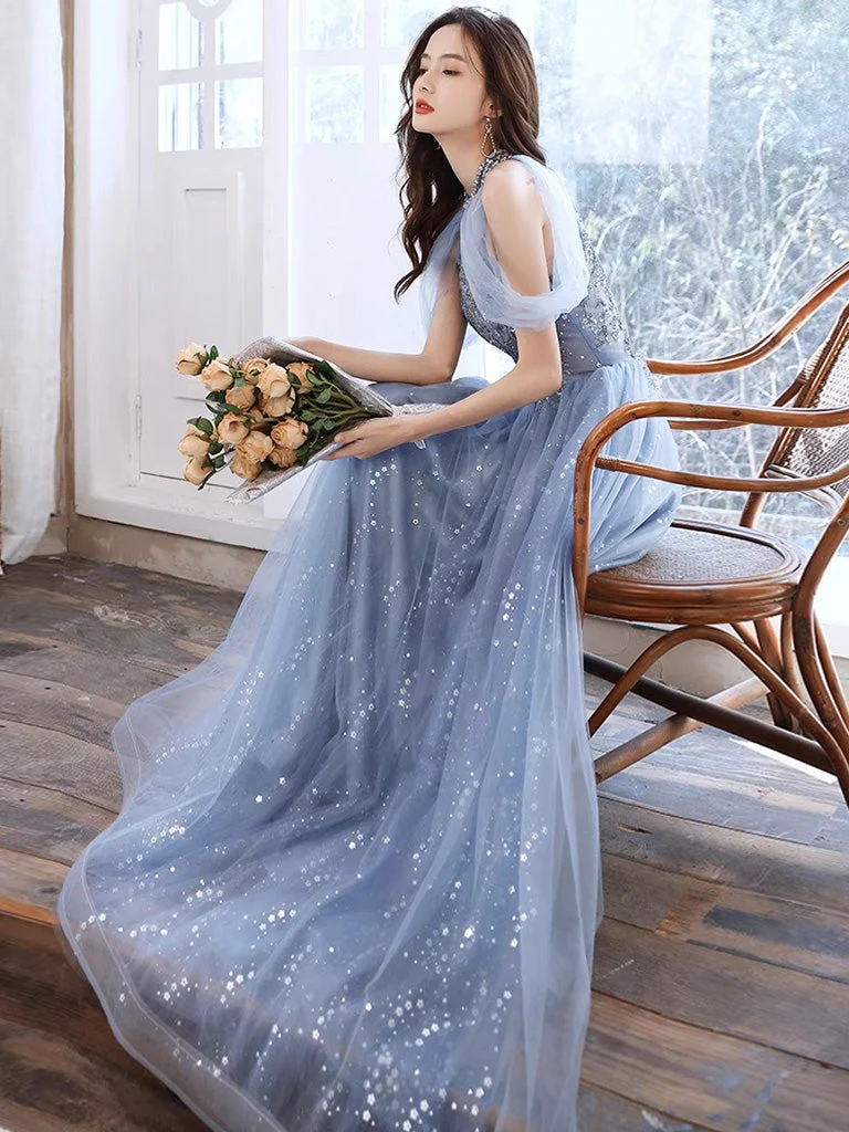 Robe de soirée bleu poussiéreux à col licou et épaules dénudées en dentelle