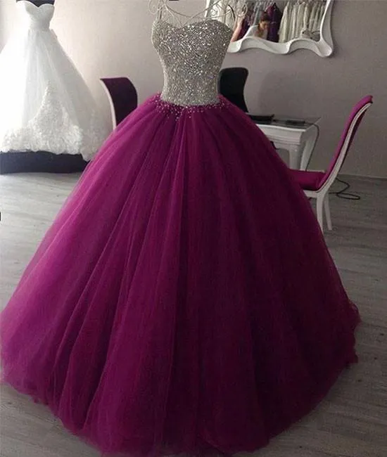 Robe de Quinceanera en tulle violet avec haut en perles scintillantes