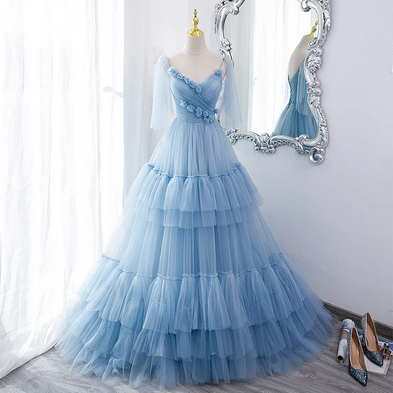 Robe de bal princesse en tulle à plusieurs niveaux bleu clair de conte de fées