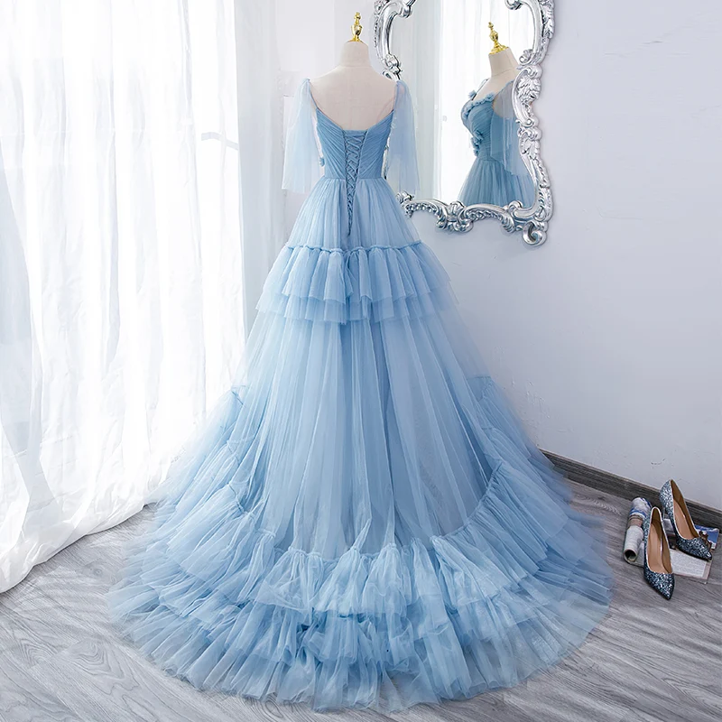 Robe de bal princesse en tulle à plusieurs niveaux bleu clair de conte de fées