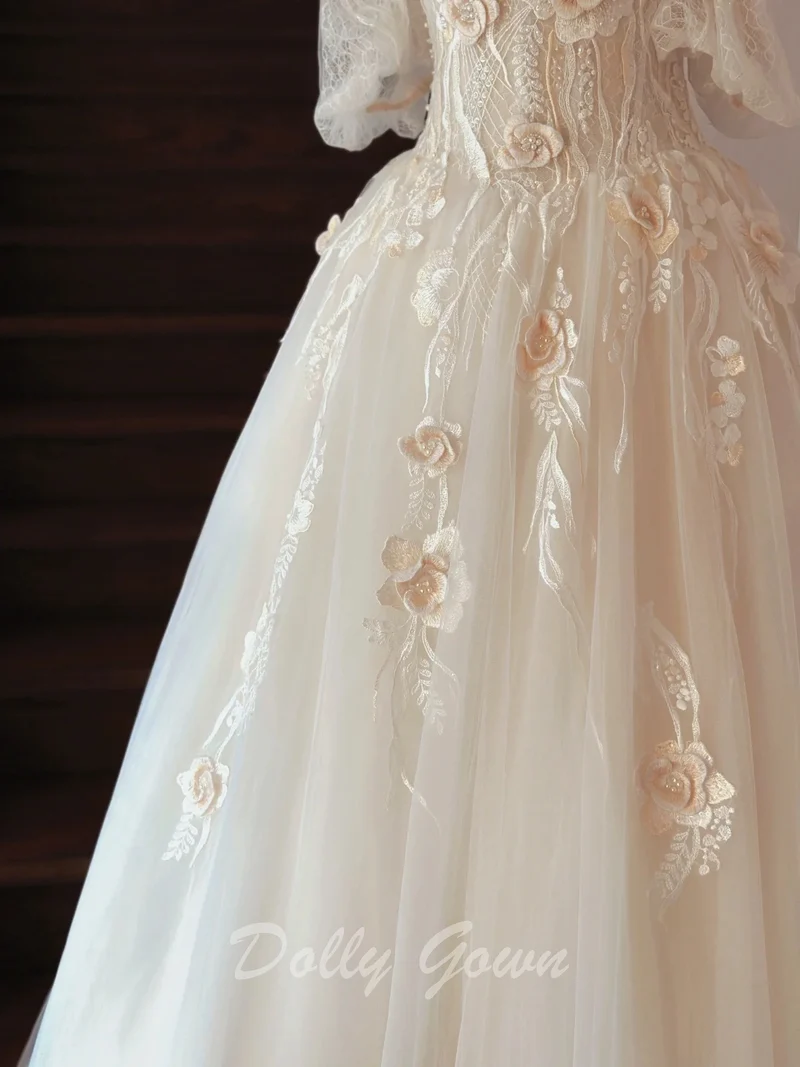Robe de mariée champagne clair en tulle à épaules dénudées en dentelle exquise