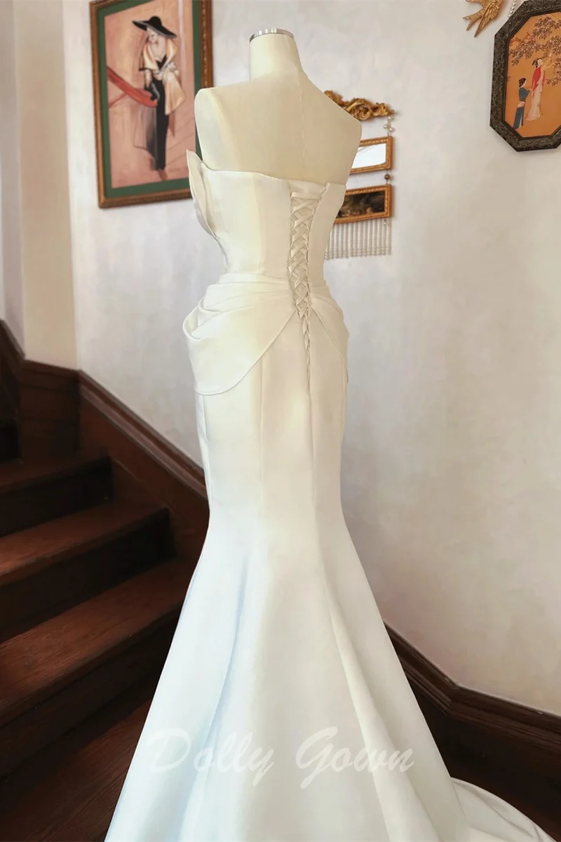Robe de mariée sirène en satin à col pétale unique