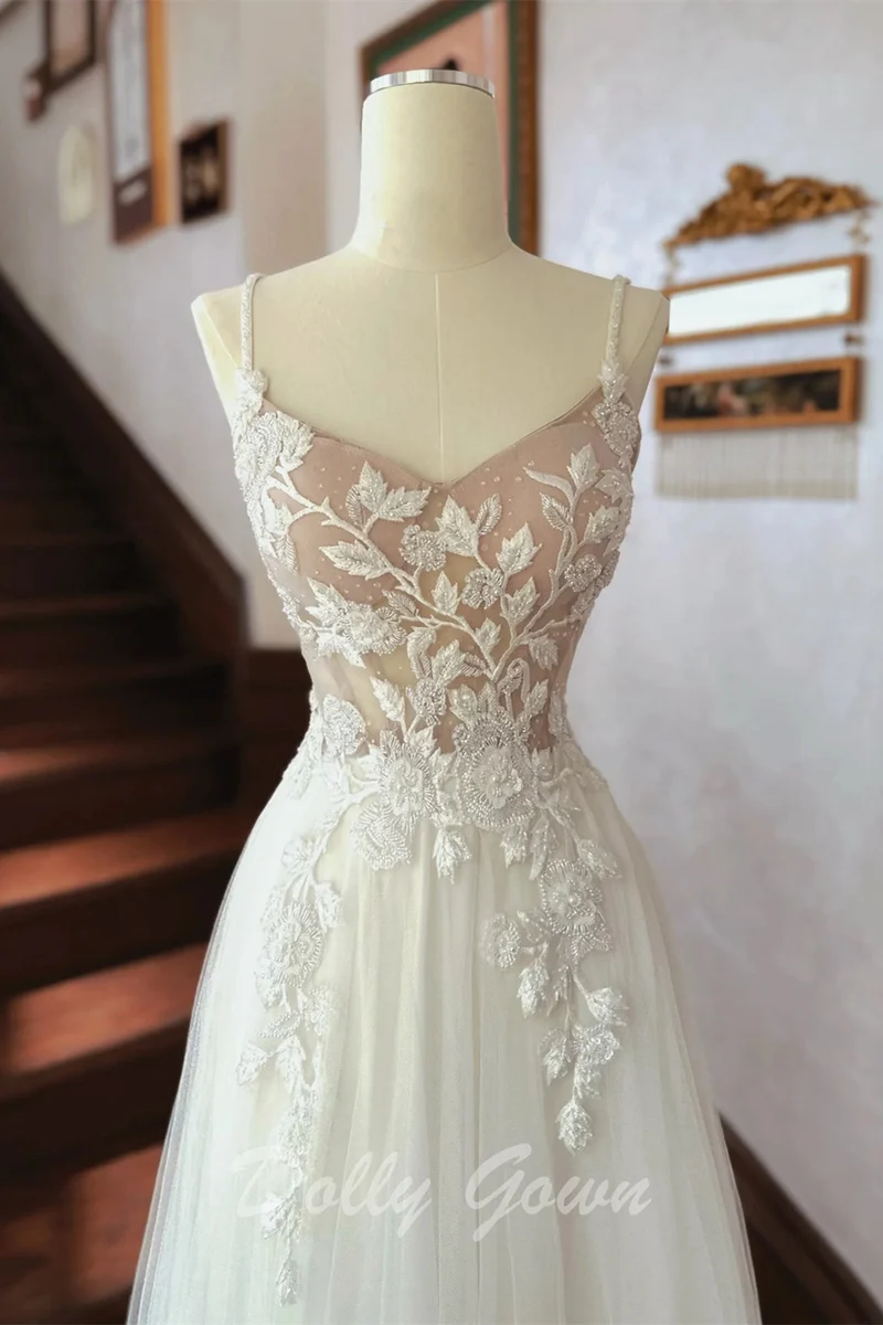 Robe de mariée de plage décontractée en tulle et dentelle avec bretelles spaghetti