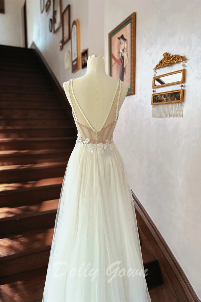 Robe de mariée de plage décontractée en tulle et dentelle avec bretelles spaghetti