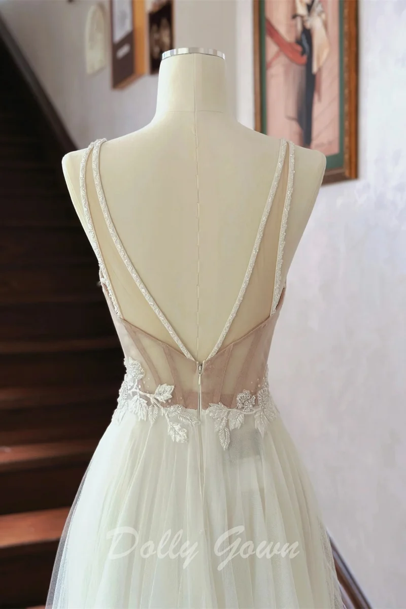 Robe de mariée de plage décontractée en tulle et dentelle avec bretelles spaghetti