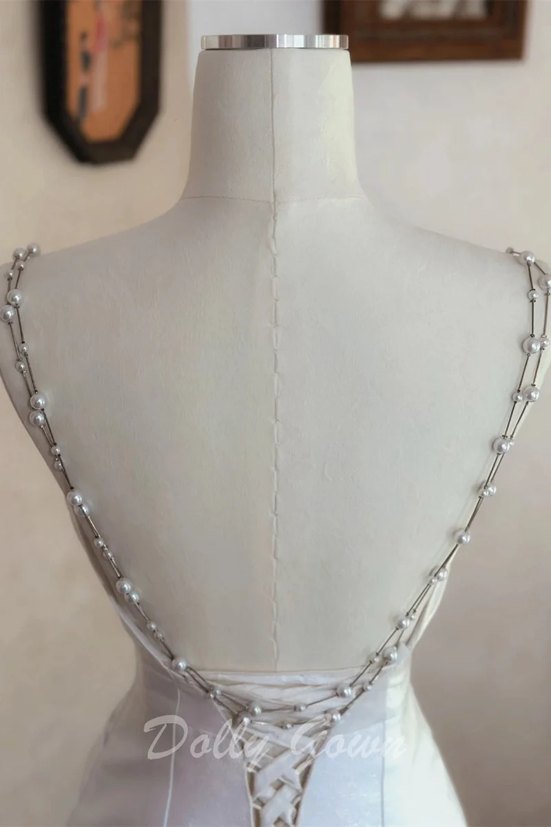 Robe de mariée asymétrique en queue de poisson en satin à plis