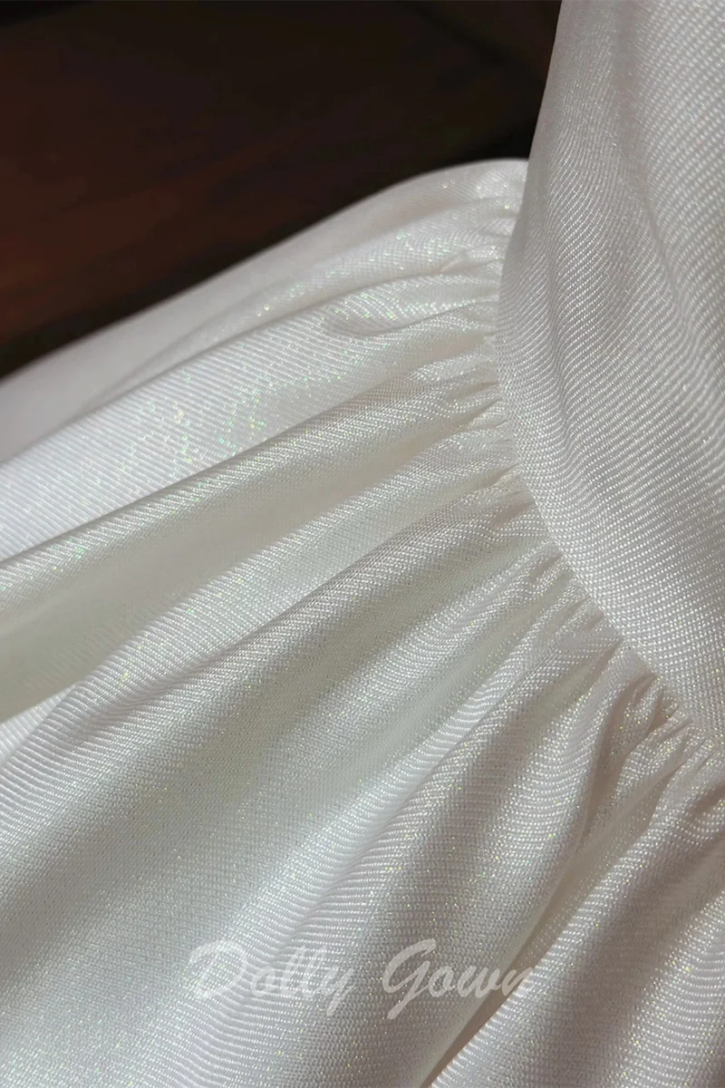 Robe de mariée asymétrique en queue de poisson en satin à plis