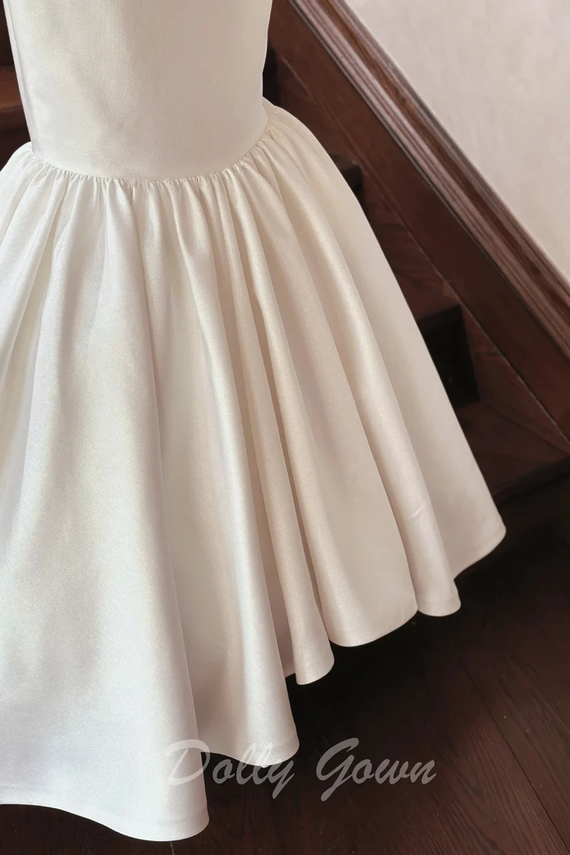 Robe de mariée asymétrique en queue de poisson en satin à plis