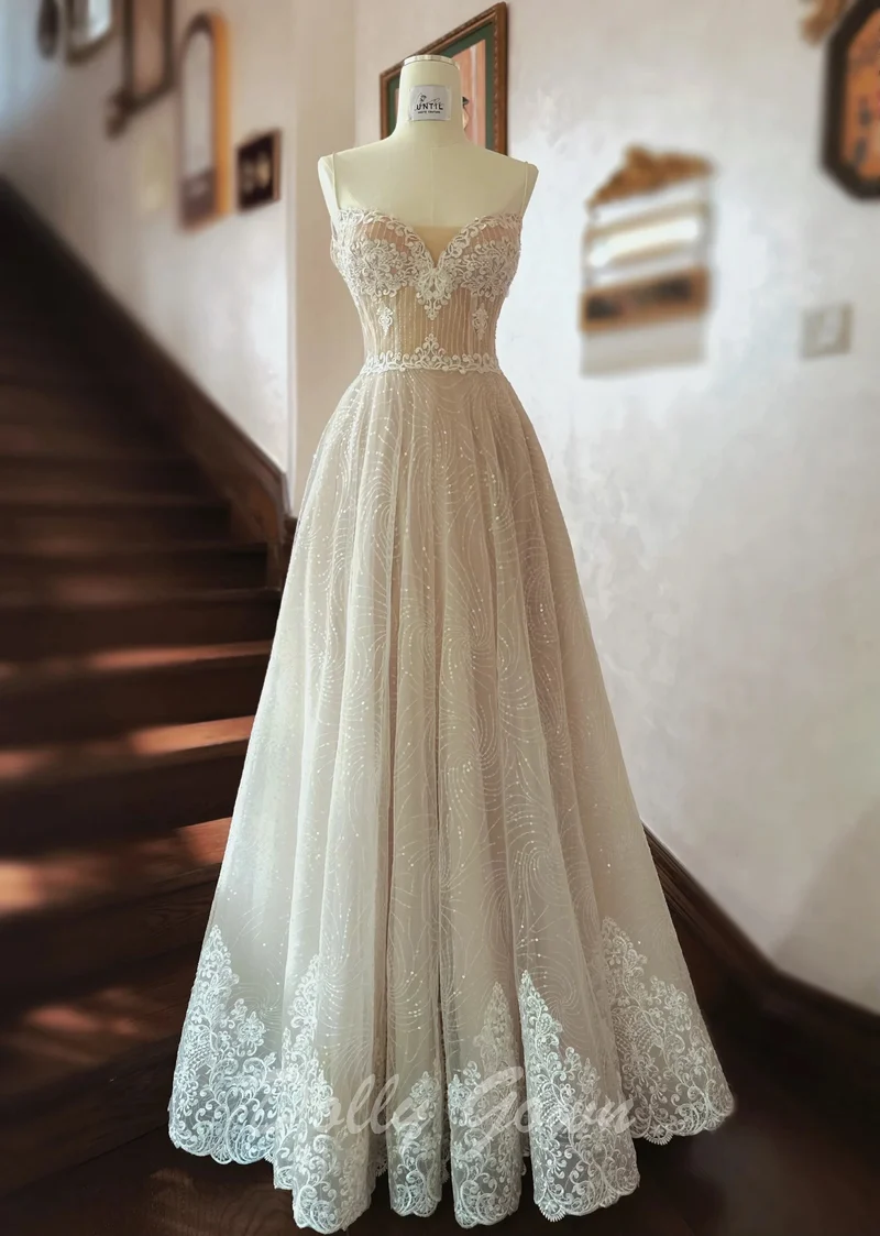 Champagne clair voir à travers la robe de mariée en dentelle à bretelles spaghetti