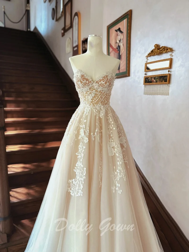 Robe de mariée trapèze en dentelle florale douce, sans bretelles, champagne transparent