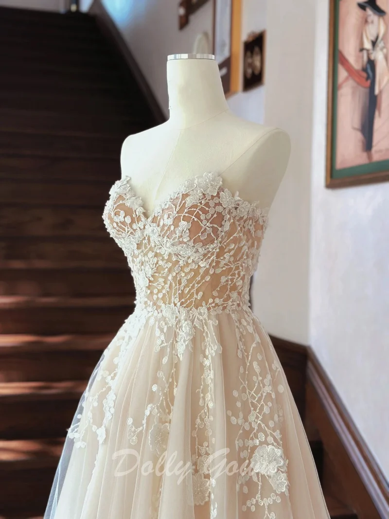 Robe de mariée trapèze en dentelle florale douce, sans bretelles, champagne transparent