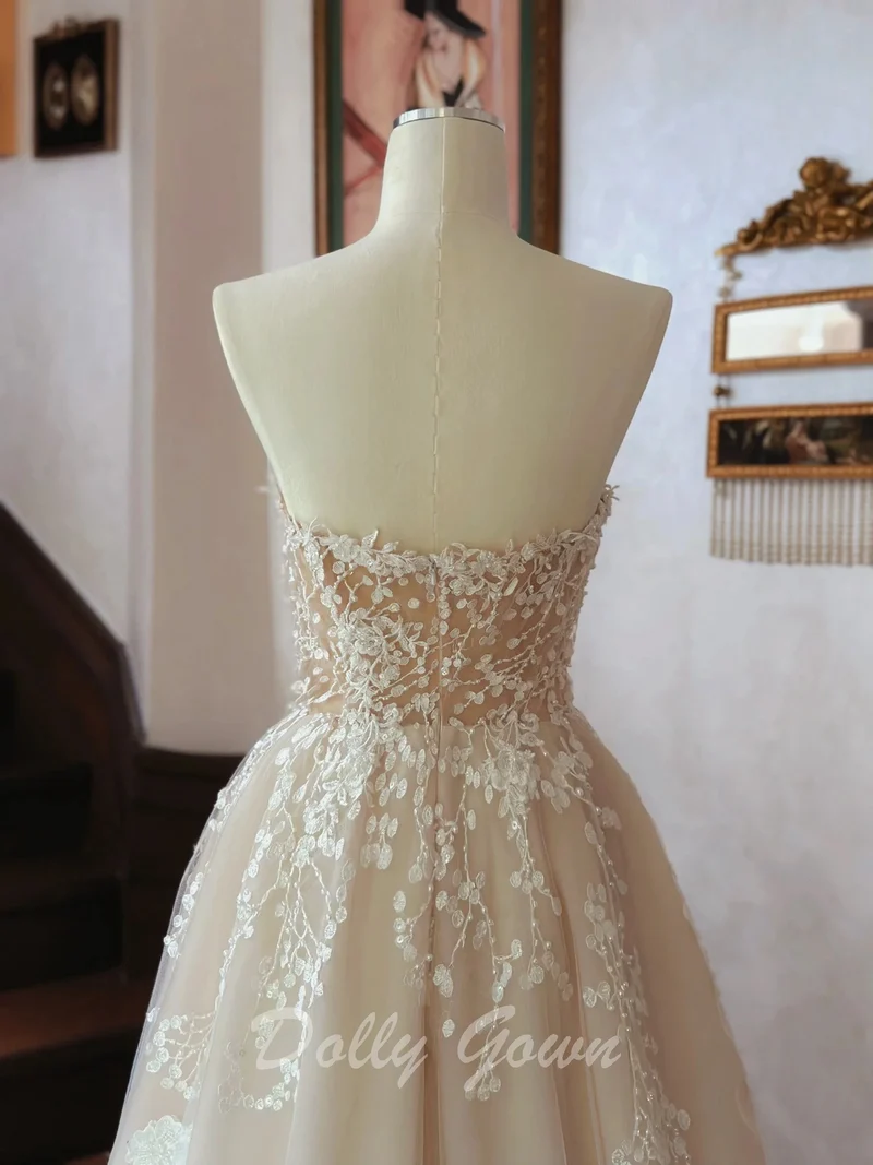 Robe de mariée trapèze en dentelle florale douce, sans bretelles, champagne transparent