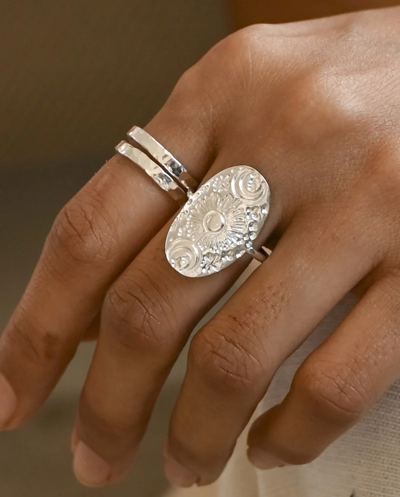 Bague en argent martelé recyclé