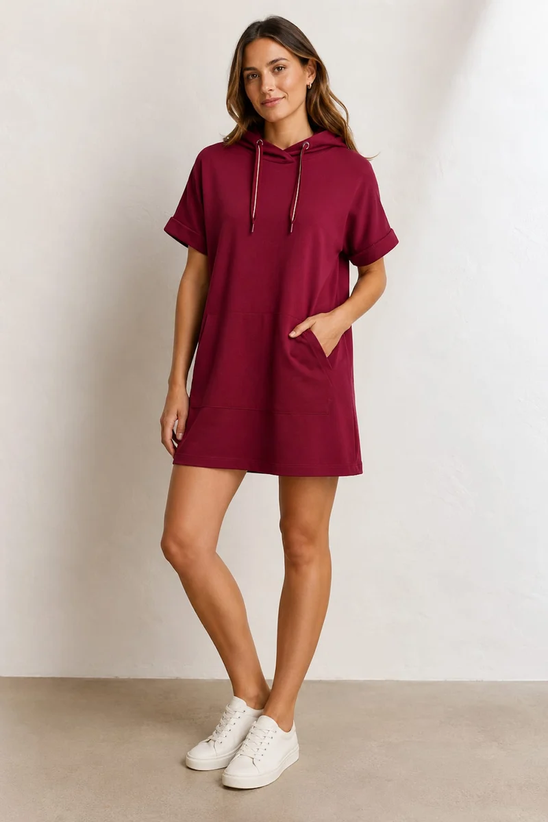 Robe courte à capuchon