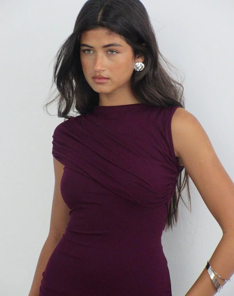 Mini-robe drapée Selindu avec cape, couleur figue