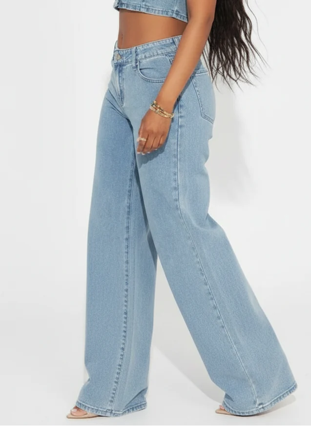 Jean baggy broderie contrastée