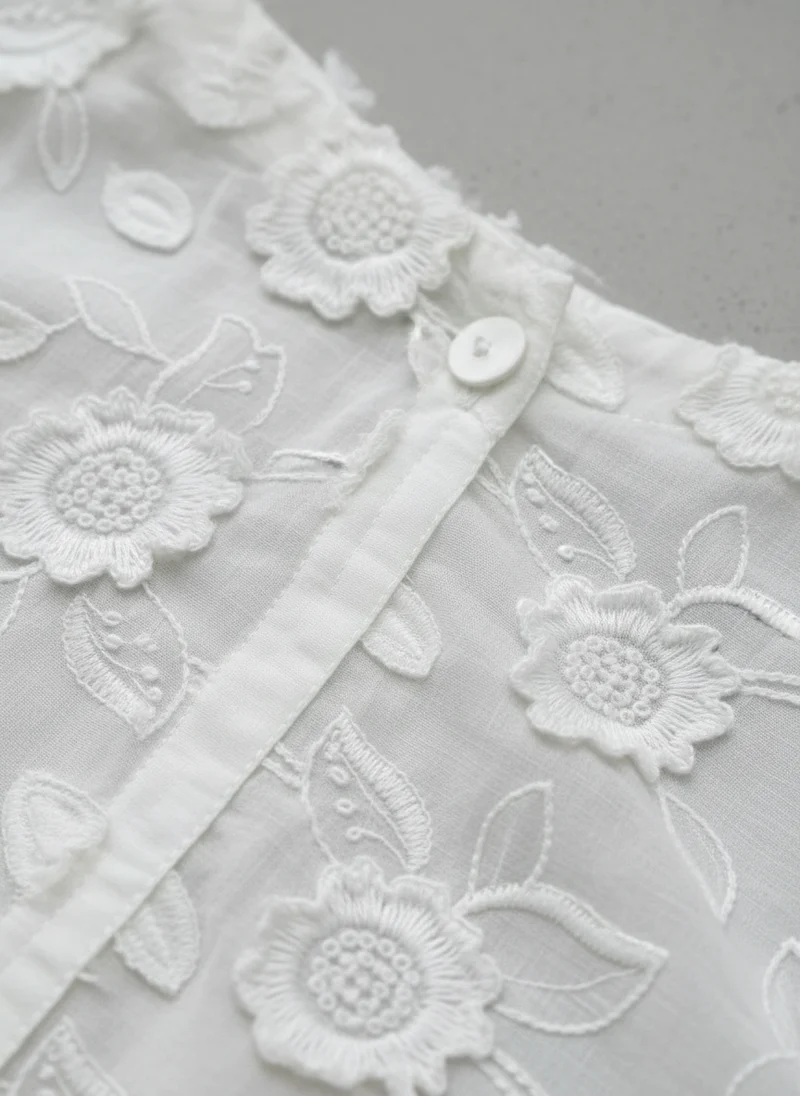 Ensemble femme chemise brodée et short taille haute