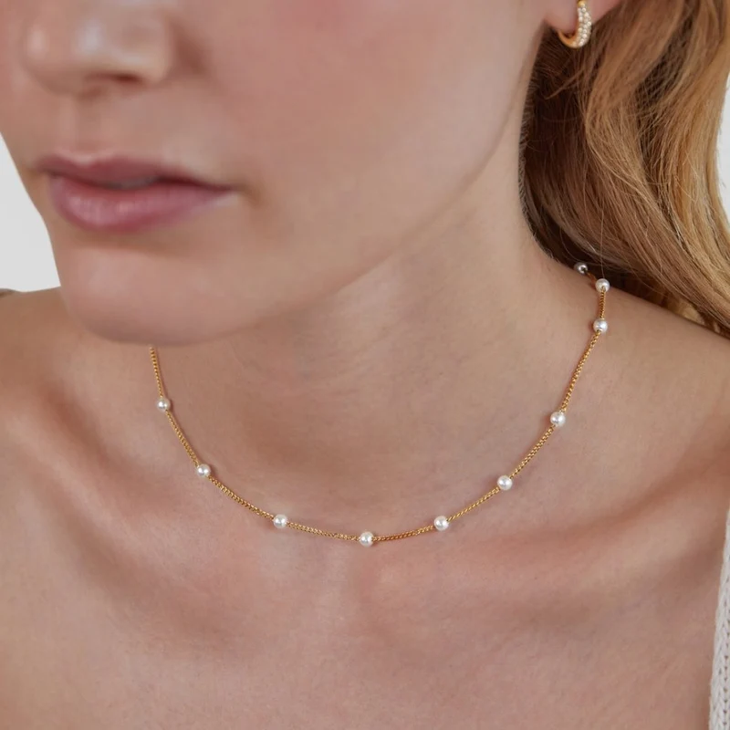 Collier à chaîne avec perles
