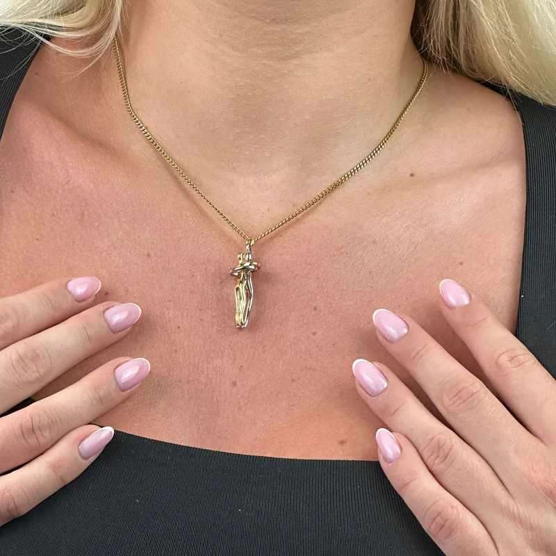 Améthysa™ – Le collier du câlin, symbole d’amour et de tendresse