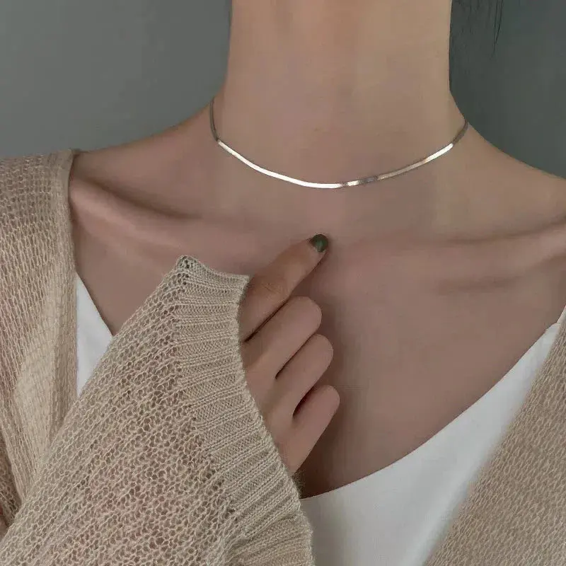 Collier Plat Élégant en Argent
