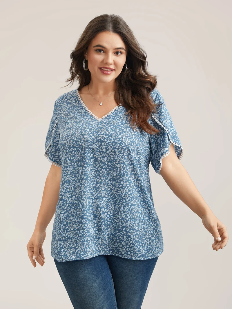 Petal Sleeve Floral Lace Spliced Shirt