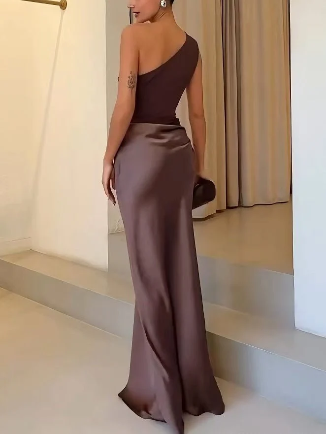 Robe longue à col asymétrique pour femmes