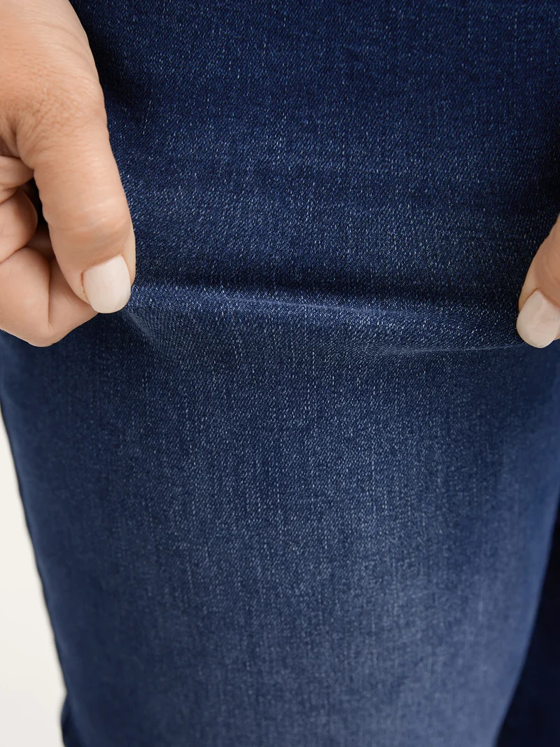 Classic Wash Stretchy Micro Flared Jeans
