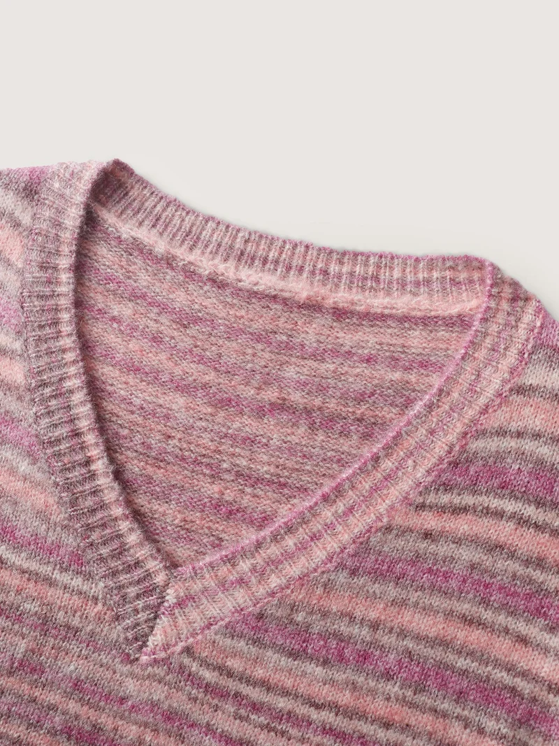 Ribbed Texture Curvy Hem V-Neck Pullover