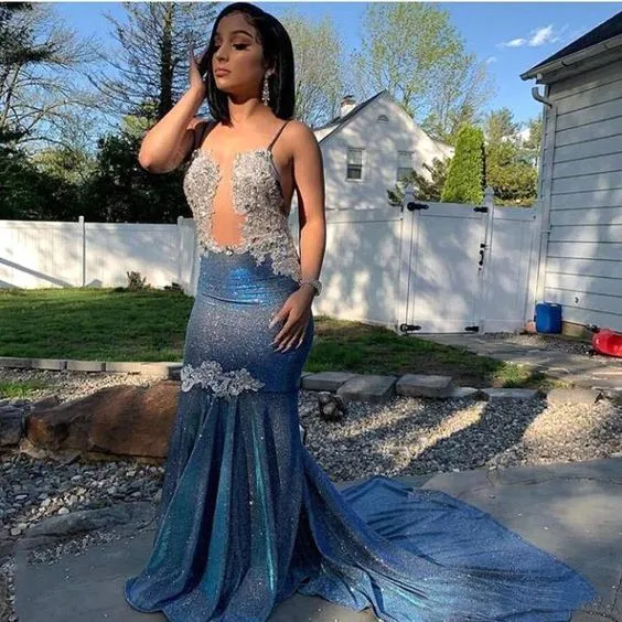 Robe de bal sirène élégante à paillettes bleues et bretelles spaghetti