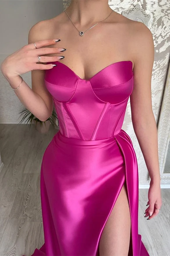 Robe de bal élégante rose vif sans manches avec décolleté en cœur et fente sur la cuisse