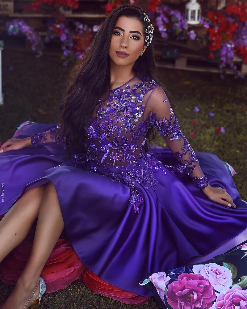 Robe de soirée élégante, classique, col rond, manches longues, dentelle violette appliquée, mini
