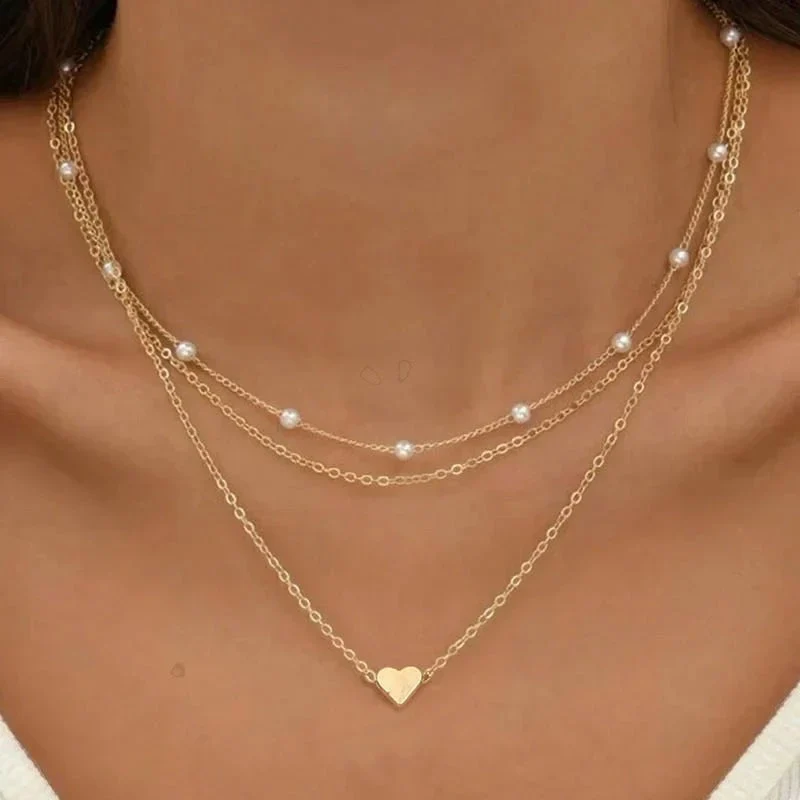 Collier femme à trois couches avec chaînes perlées