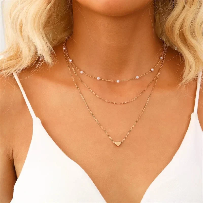Collier femme à trois couches avec chaînes perlées