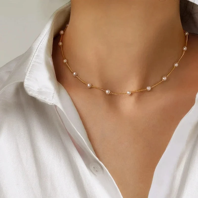 Collier femme à trois couches avec chaînes perlées