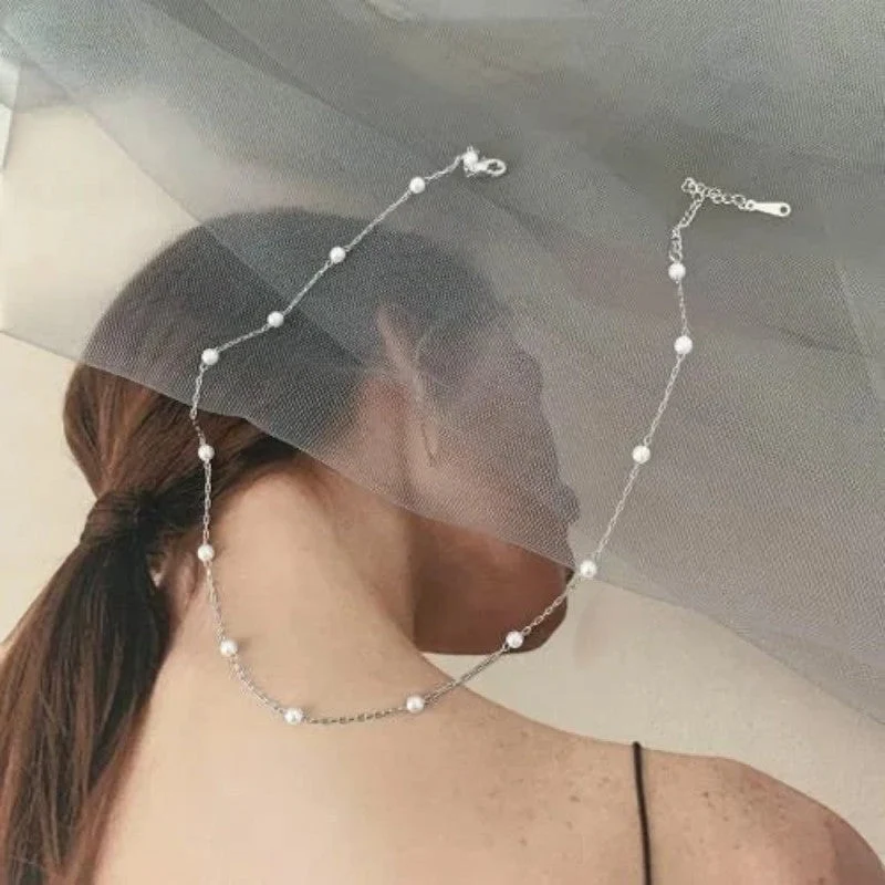 Collier femme à trois couches avec chaînes perlées