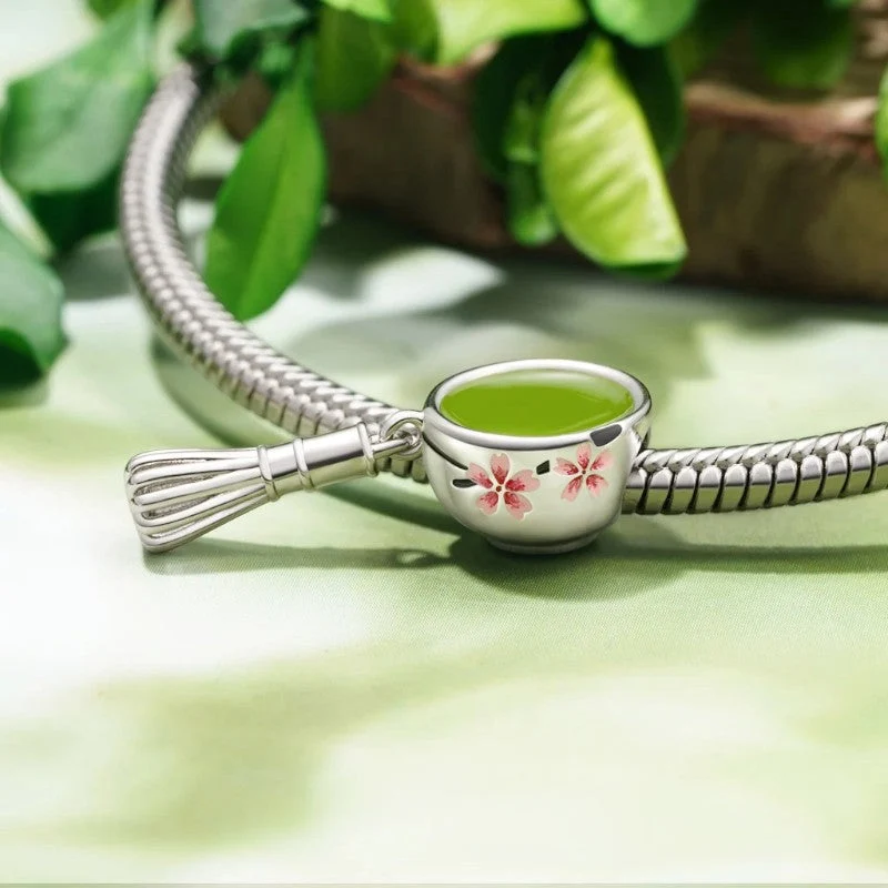 Breloque femme tasse fleurie