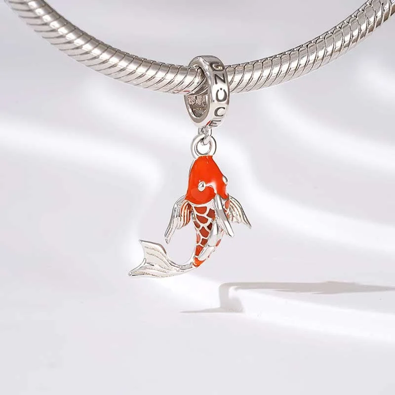 Breloque femme poisson koi