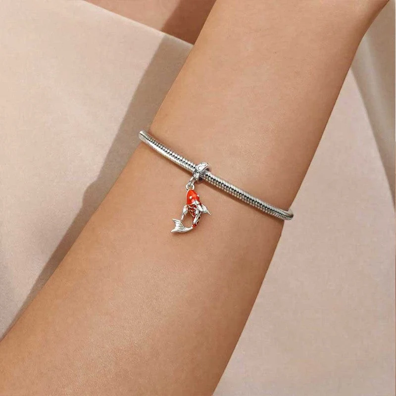Breloque femme poisson koi