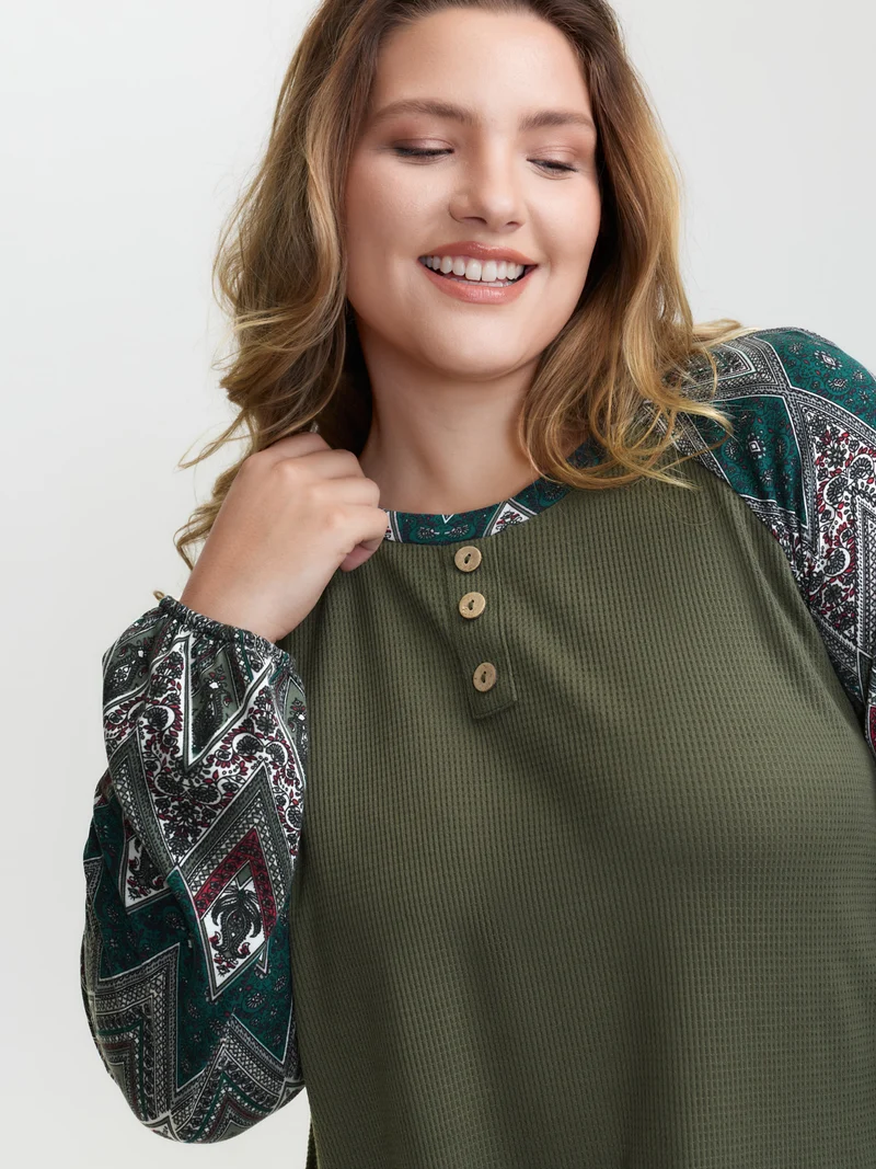Geometric Print Ruffled Hem Button T-Shirt