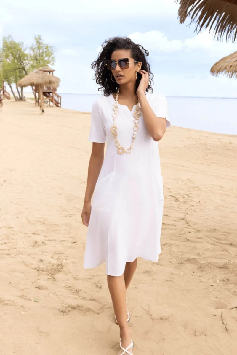 Robe fluide manches courtes col fendu