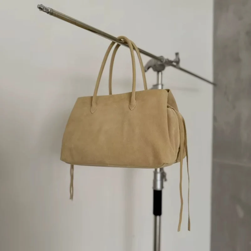 Sac bandoulière femme avec poignée et multiples compartiments zippés