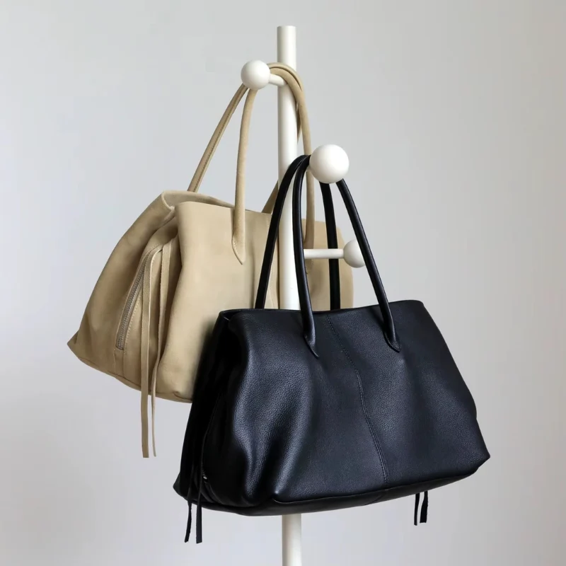 Sac bandoulière femme avec poignée et multiples compartiments zippés