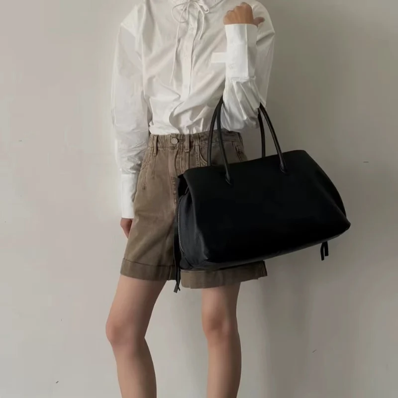 Sac bandoulière femme avec poignée et multiples compartiments zippés
