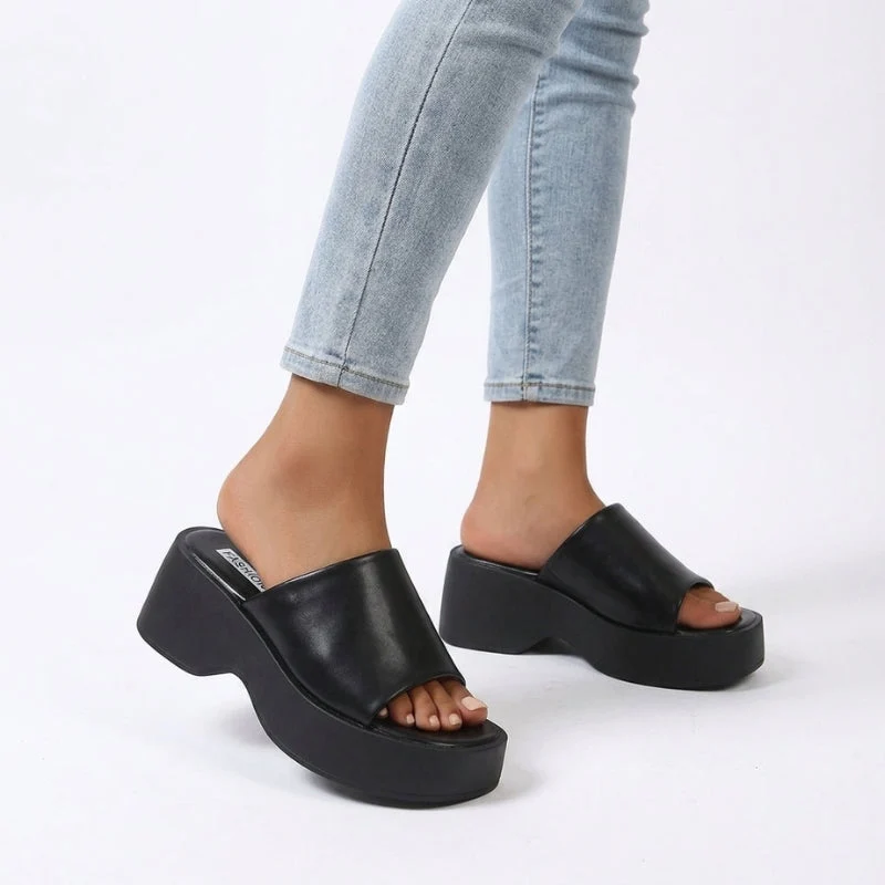Sandales à talon compensé avec bride réglable