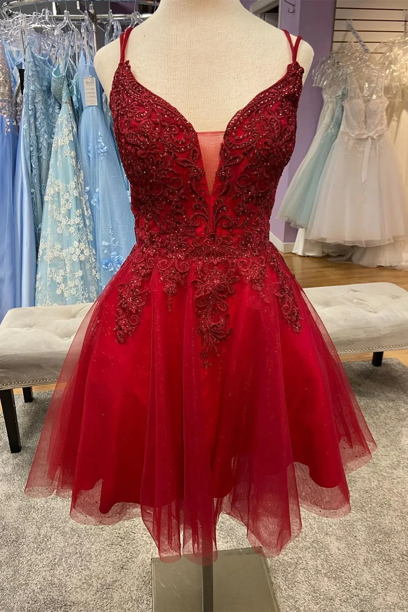 Robe de soirée rouge décolleté en V avec haut en dentelle
