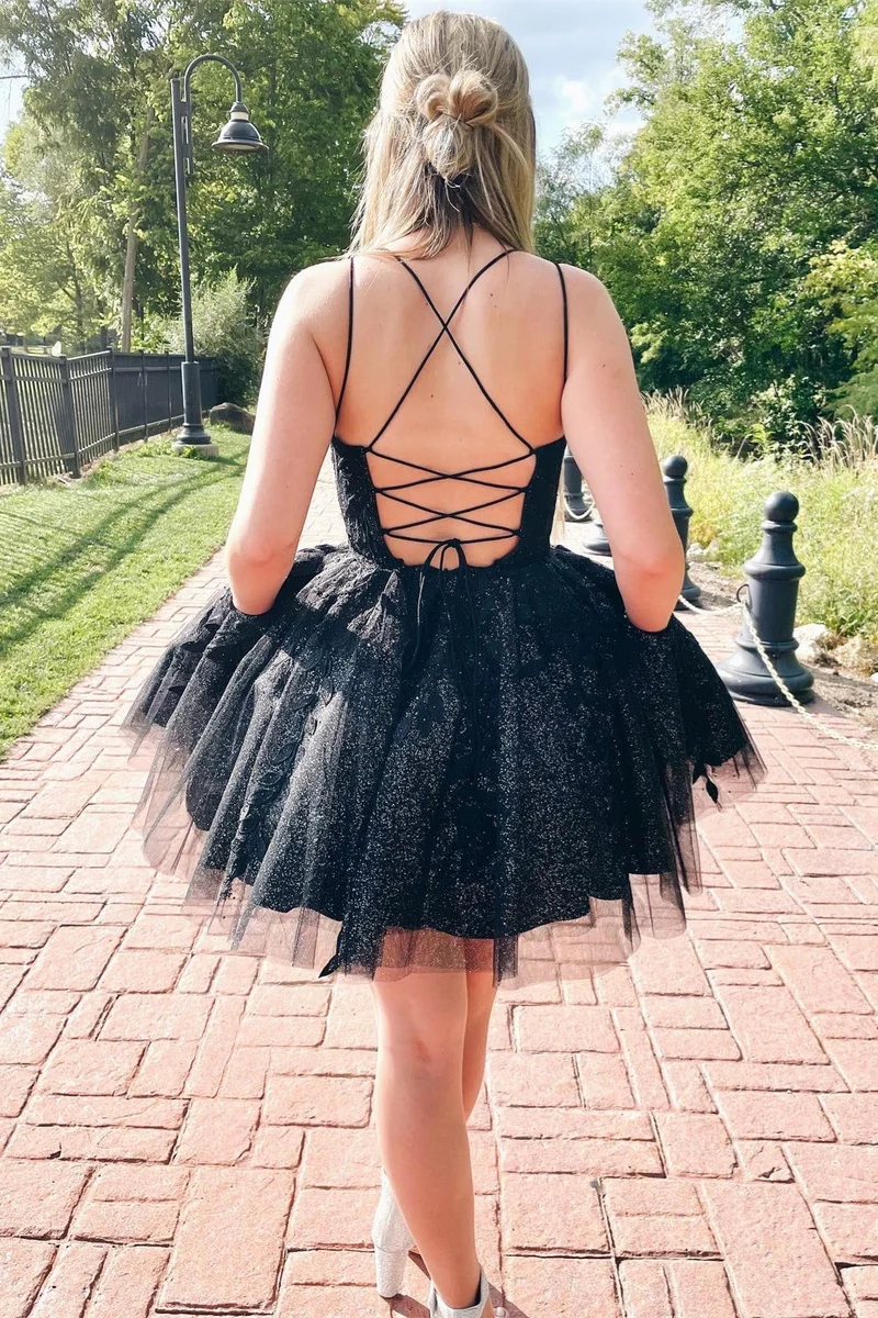 Robe de soirée noire à nouer dans le dos