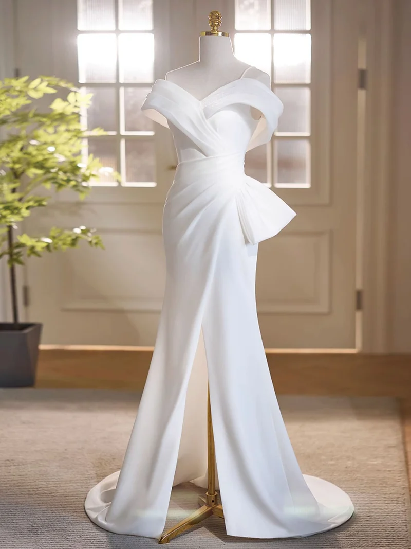 Robe de soirée longue en satin blanc à épaules dénudées | Robe formelle blanche avec fente